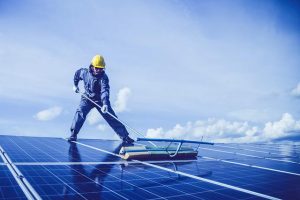 Het belang van het reinigen van uw zonnepanelen